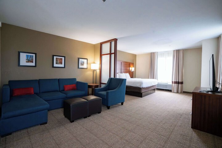 Comfort Suites Flowood - Jackson Airport (must meet transportation requirement)