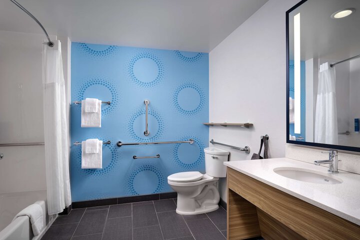 Room 12 of 28