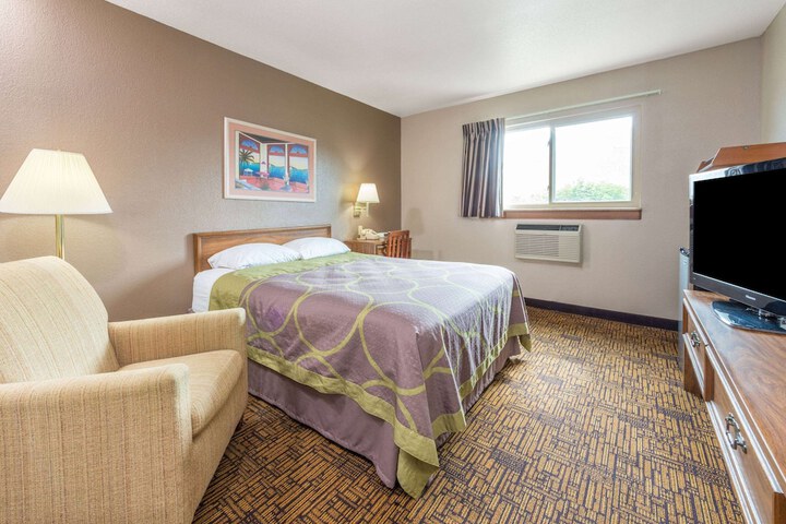 Super 8 by Wyndham Indianapolis / Emerson Ave