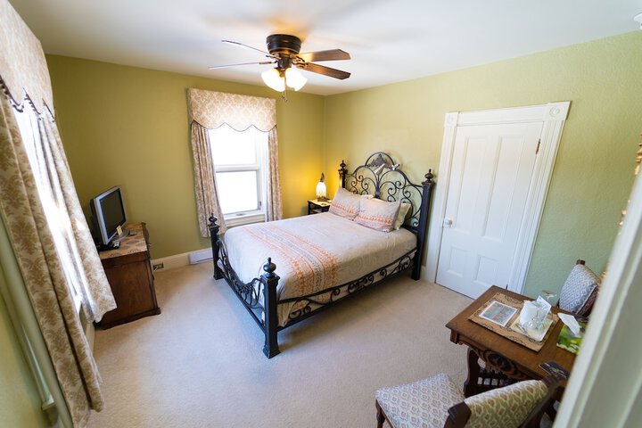Room 33 of 103