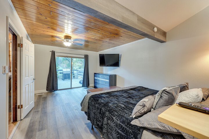 Spacious Hot Springs Lakehouse on Lake Hamilton!