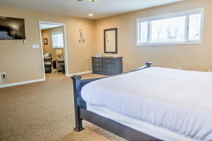 East Shore Lodging