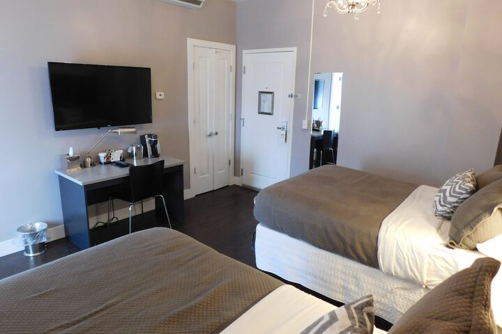 Room 13 of 36