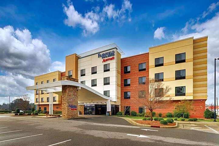 Fairfield Inn & Suites by Marriott Dunn I-95