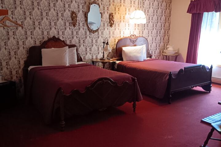 Room 16 of 38