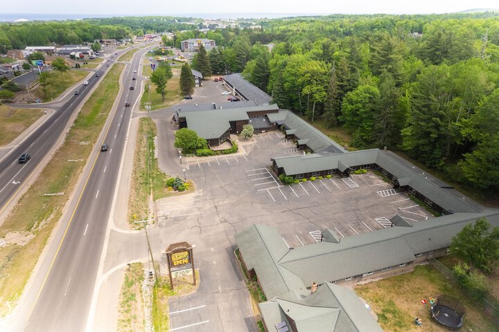 Cedar Motor Inn