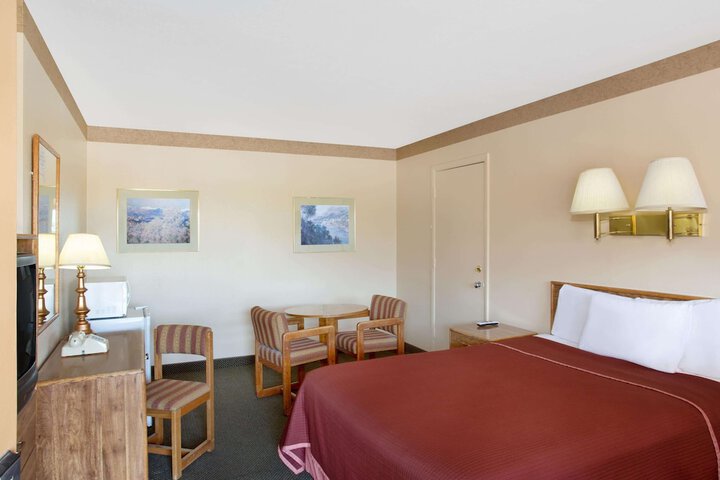 Howard Johnson by Wyndham Brigham City