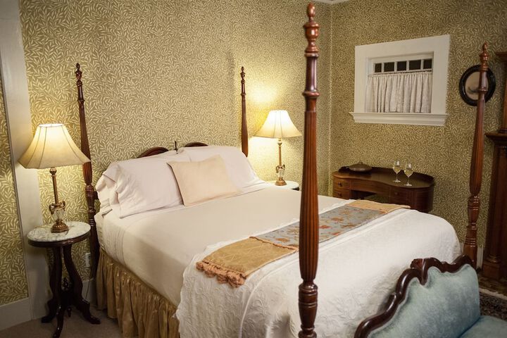 Camellia Inn
