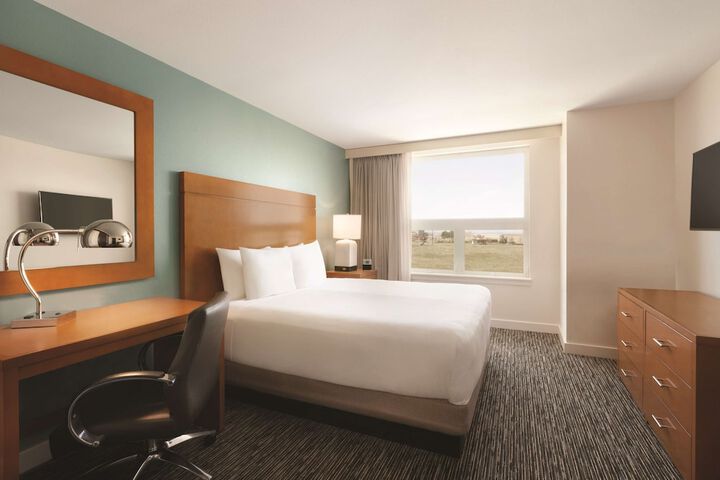 Room 16 of 38
