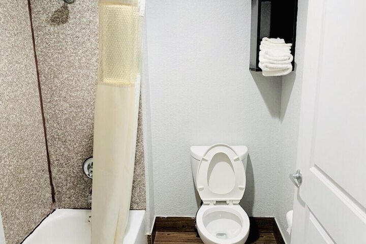 Sunrise Inn & Suites