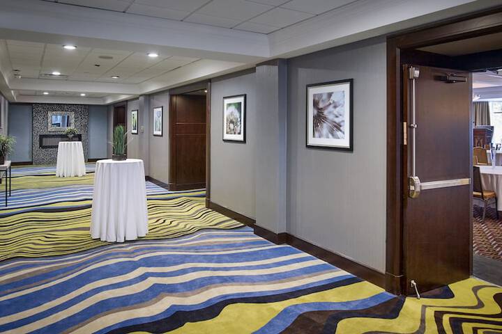 Hotel Interior 6 of 31