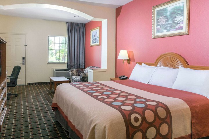 Room 6 of 16