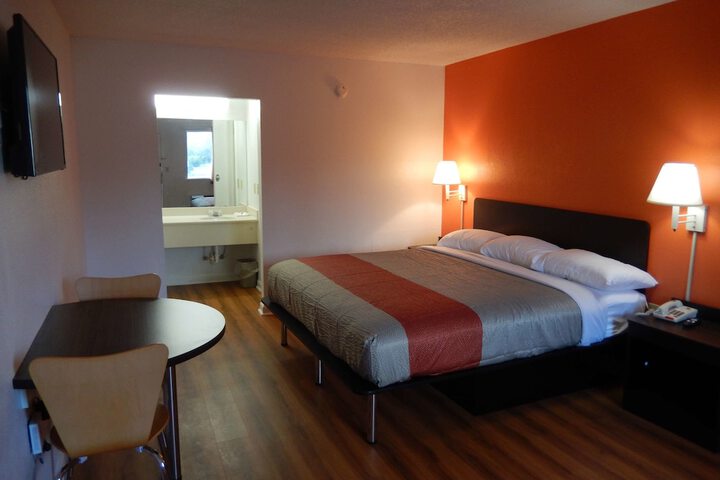 Room 14 of 24