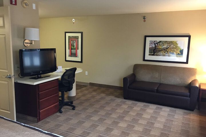 Room 11 of 24