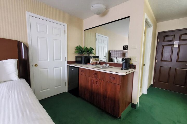 Rogue Regency Inn Medford Airport