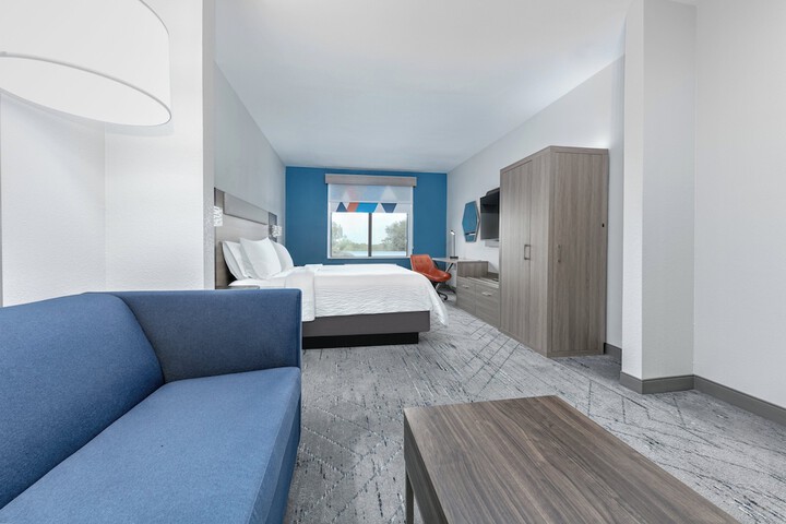 Holiday Inn Express Hotel & Suites Winnie by IHG