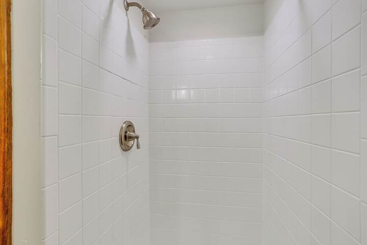 Vernon Township Condo w / Balcony Near Ski Lifts!