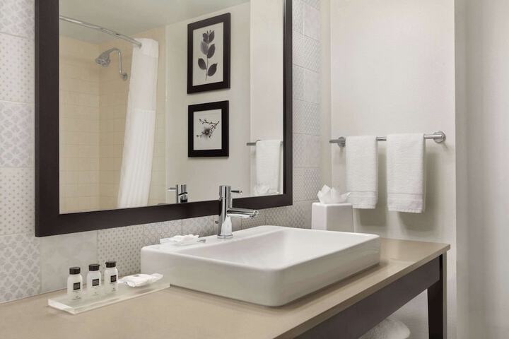 Country Inn & Suites by Radisson Bloomington at Mall of America, MN