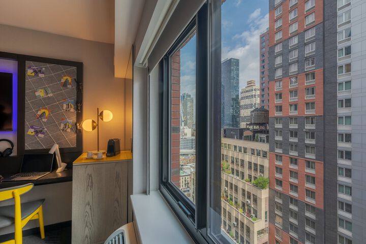 Room 52 of 94