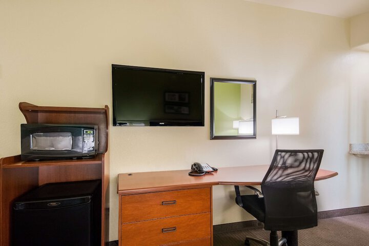 Room 27 of 48