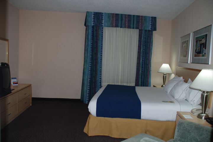 Room 40 of 65