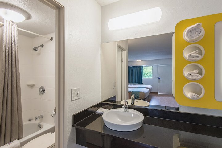Room 16 of 25