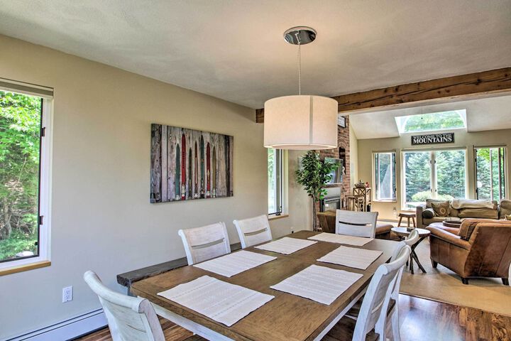 Bartlett Condo w / Mtn-view Deck 1 Mi to Skiing!