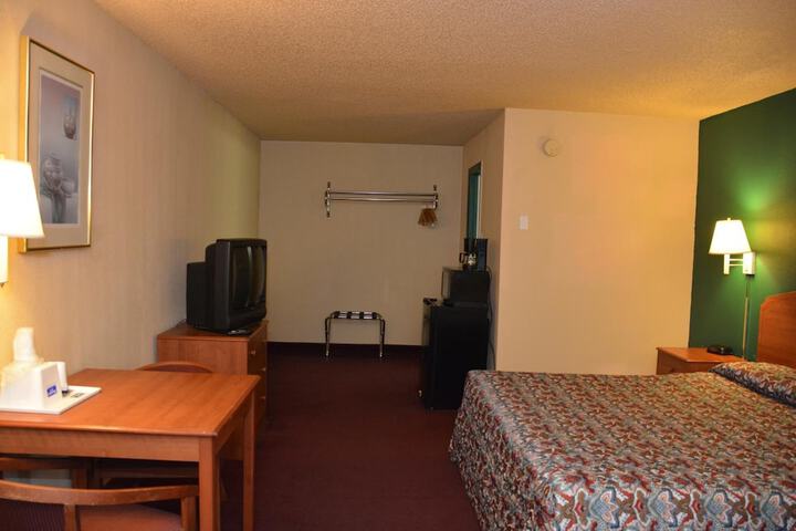 Room 17 of 34