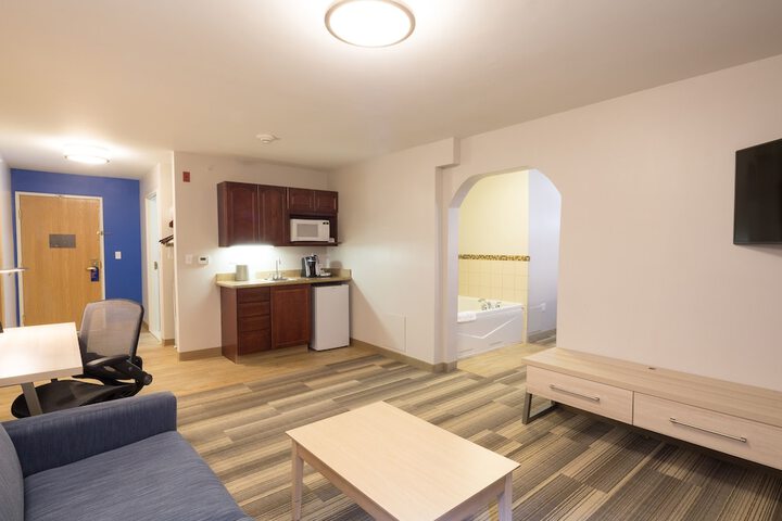 Holiday Inn Express Hotel & Suites Detroit - Utica by IHG