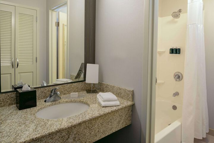 Room 12 of 27