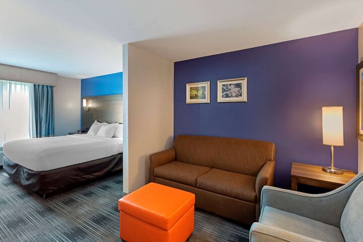 Room 17 of 36