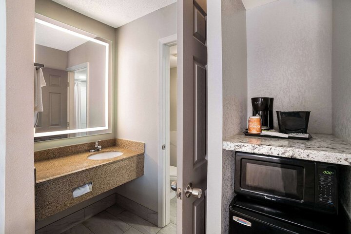 Room 19 of 28