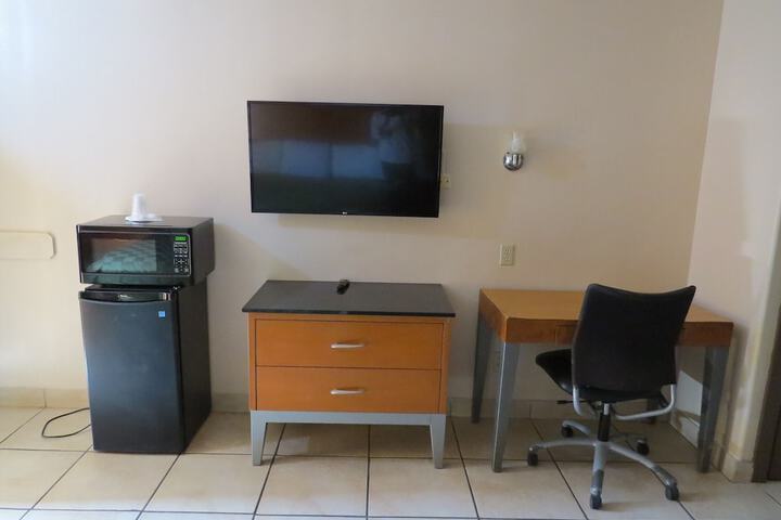 Room 32 of 53