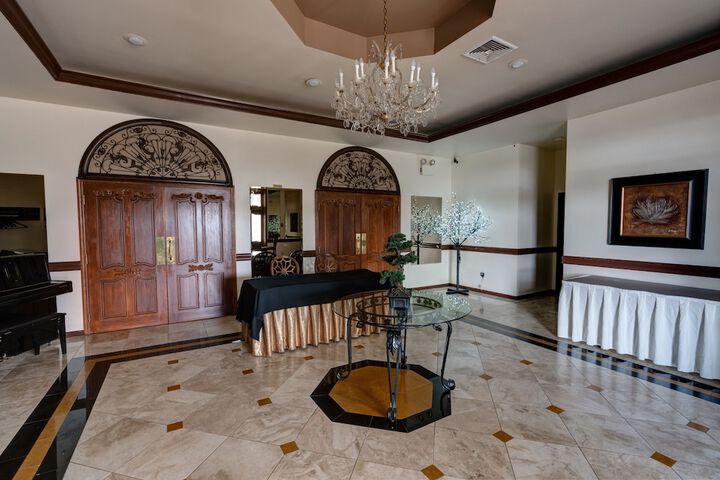 Ballroom/Hall 30 of 36
