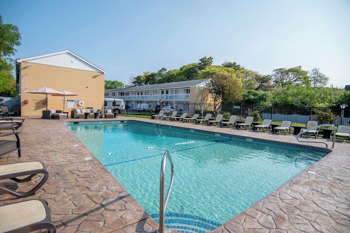 Pool 4 of 25