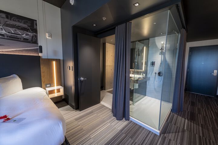 Room 43 of 61