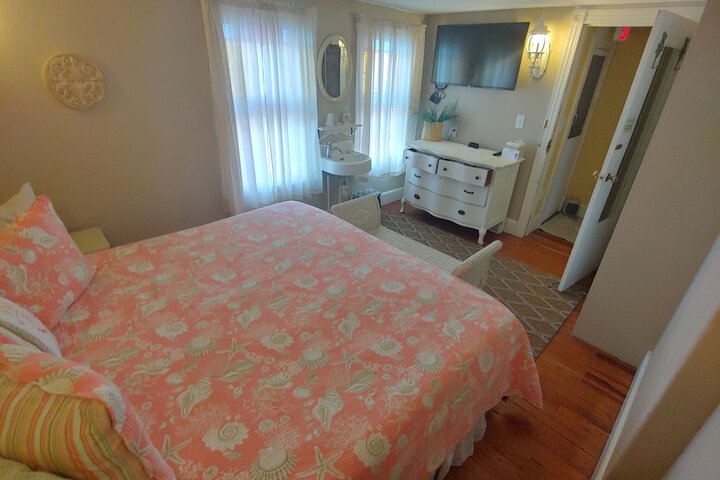 Room 53 of 182