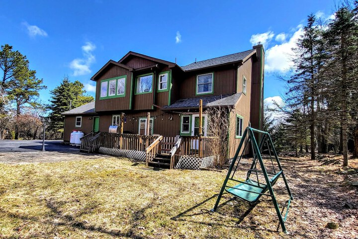 The Wooden Nest by Avantstay Deck Big Yard w / Hammocks & Fire Pit