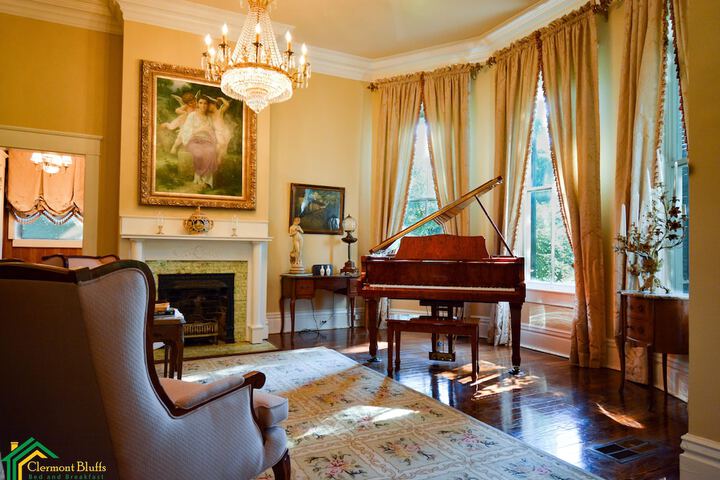 Clermont Bluffs B & B