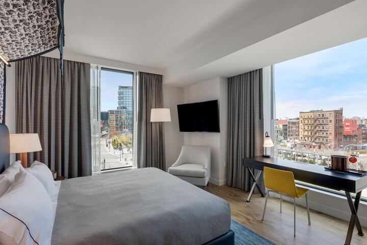 Room 33 of 77
