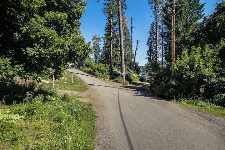 Rathdrum Home w / Hot Tub: Steps to Beach Access!