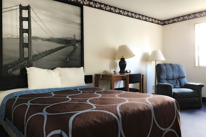 Room 13 of 24