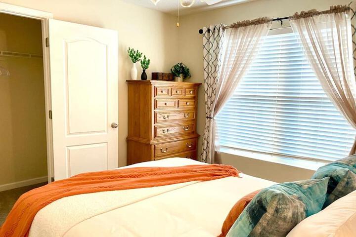 Spacious & comfy home in ultra-convenient location 2025 Traveller Award Winner
