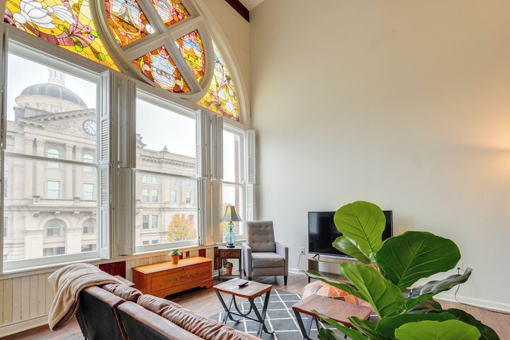 Unique & Stylish Studio Loft in Huntington!