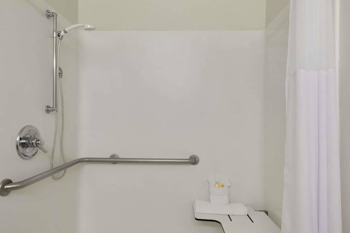 Room 15 of 23