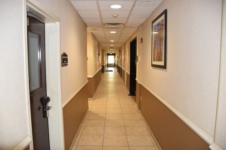 Ballroom/Hall 35 of 36