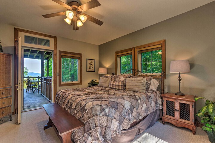 Mountain Air Condo w / Deck & Views Pets Welcome!