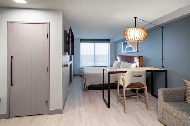 Room 33 of 84