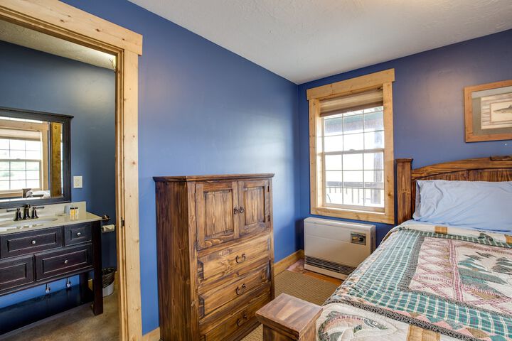 Room 6 of 18