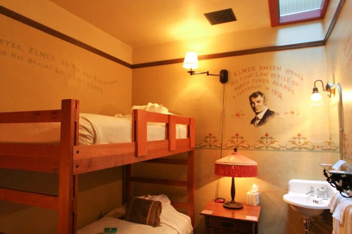 Room 9 of 35